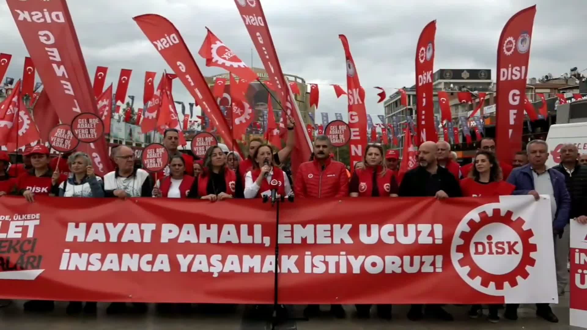 DİSK Genel Başkanı Çerkezoğlu: 'Ülkemiz fakir olduğu için değil adaletin terazisi bozulduğu için geçinemiyoruz'