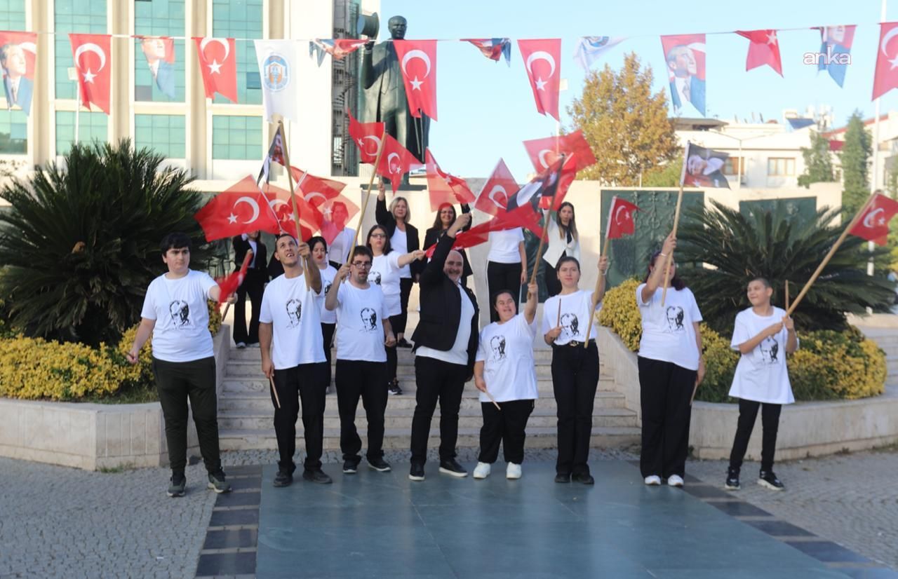 Efes Selçuk'ta Engelsiz Yaşam Merkezi gençlerinden Cumhuriyet coşkusu