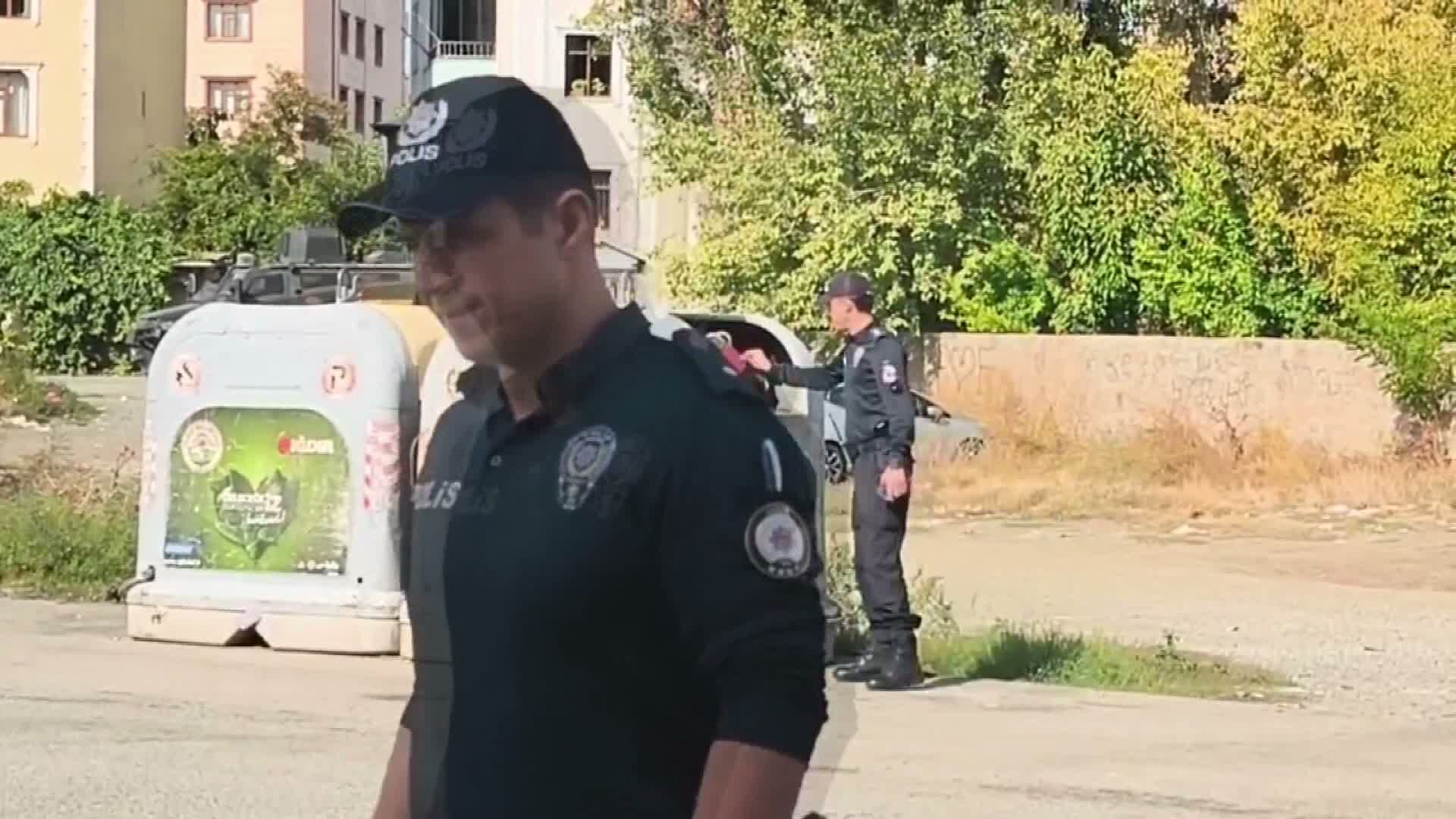 Iğdır'da fünye ile patlatılan şüpheli valiz boş çıktı