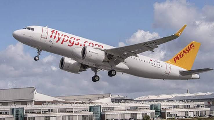 Kopenhag seferini yapan Pegasus uçağı kuş çarpması nedeniyle Sabiha Gökçen'e döndü