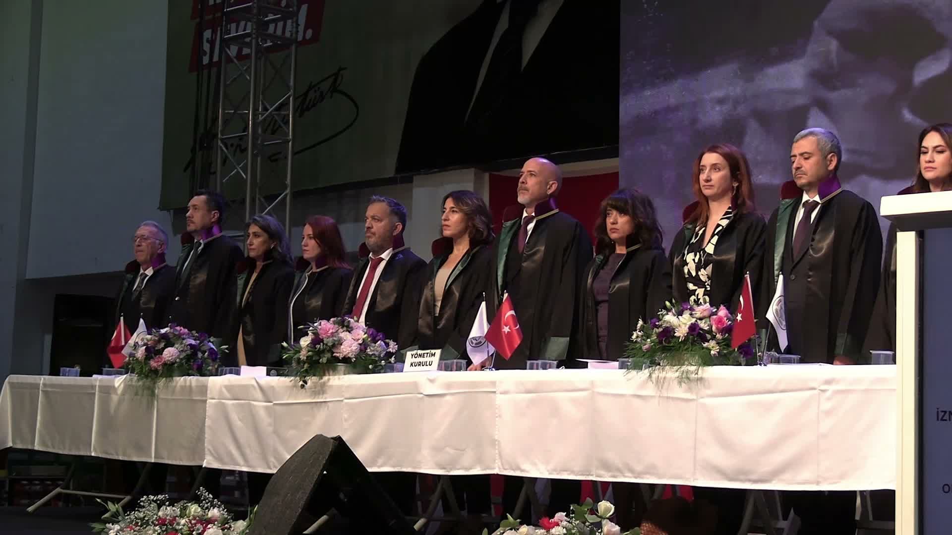 İzmir Barosu Genel Kurulu'nda ilk gün tamamlandı: Mali denetim tartışması ve adayların mesajları öne çıktı