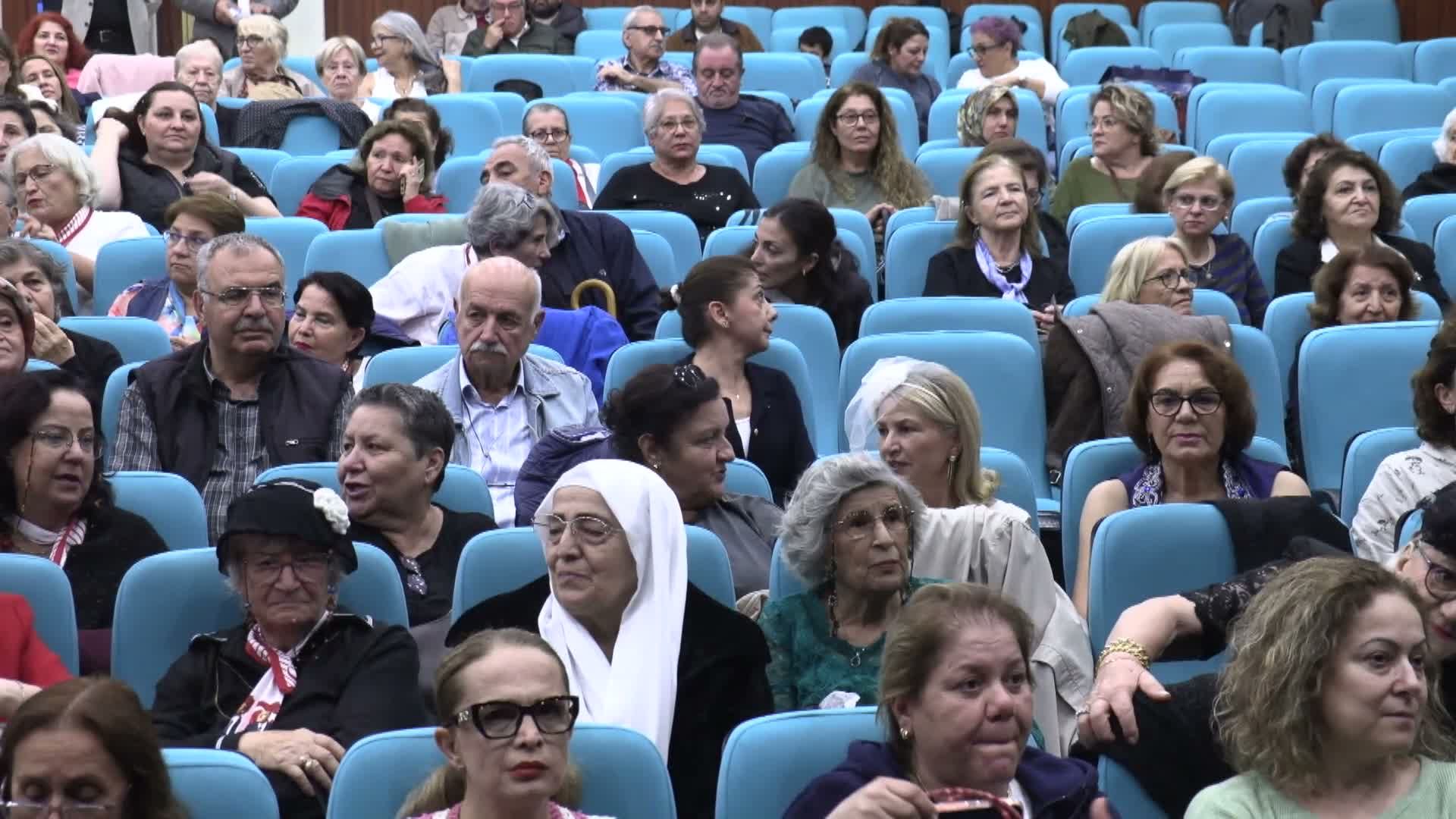 Konak'ta kuşaklara uzanan Cumhuriyet coşkusu sahneye taşındı