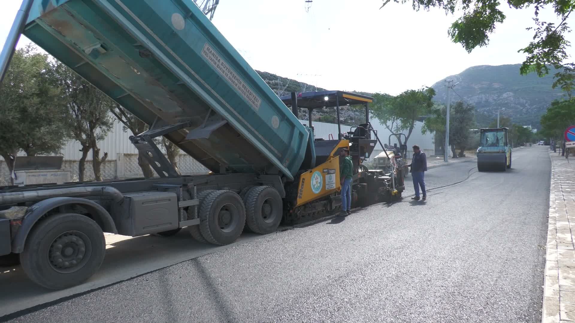 Manisa Büyükşehir'den Yunusemre'nin Emlakdere Mahallesi'ne sıcak asfalt: İki kilometrelik yol yenilendi