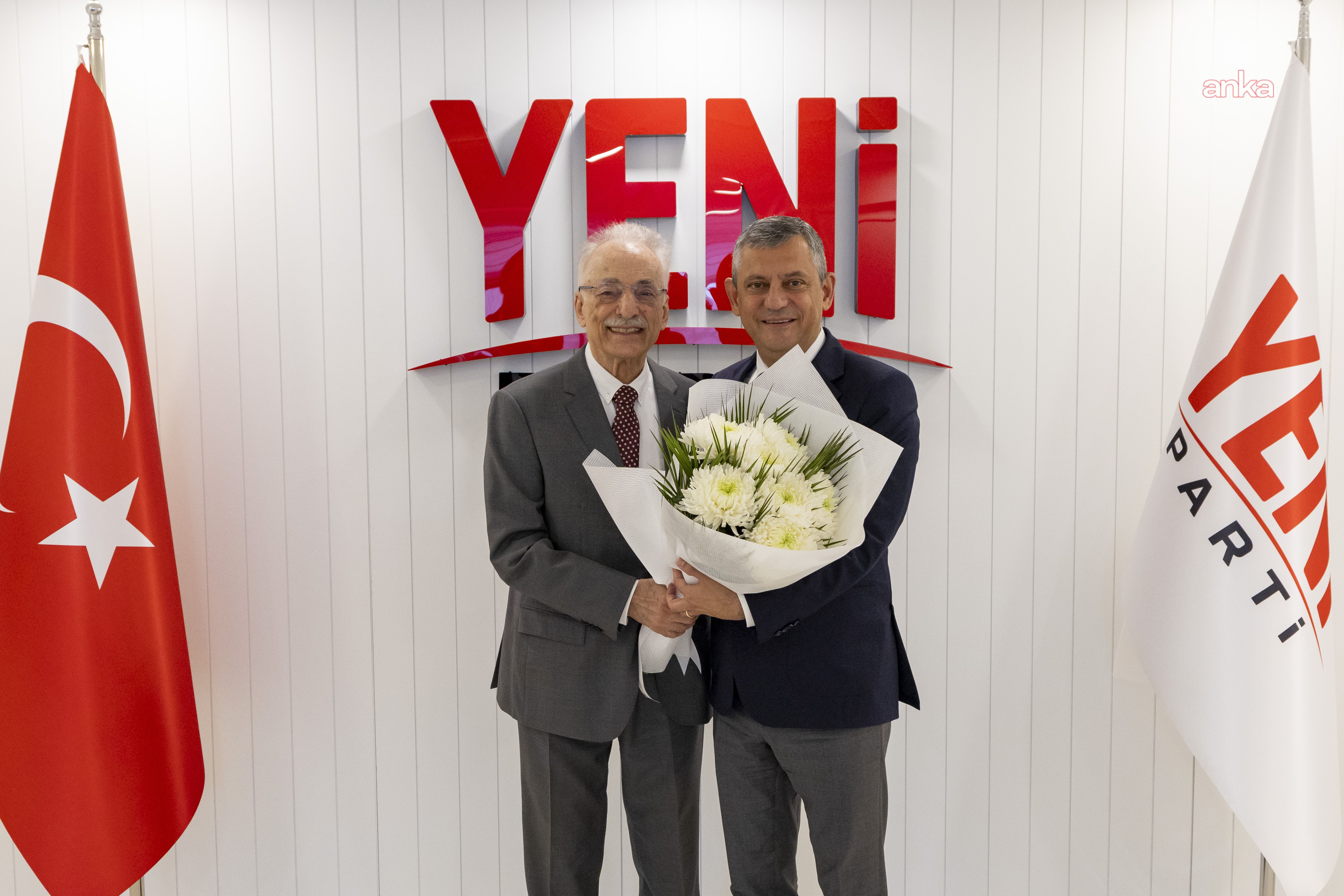 Karayalçın, CHP'den istifa ederek YENİ Parti'ye üye oldu
