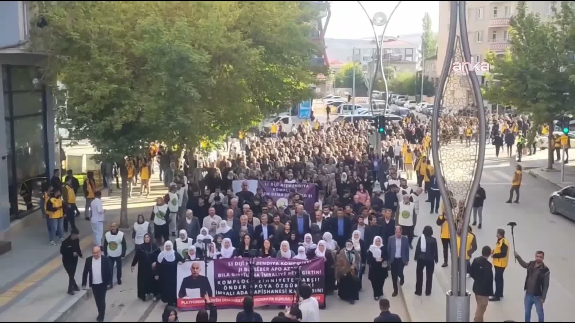 Van'da 'Abdullah Öcalan'a Özgürlük Yürüyüşü' yapıldı