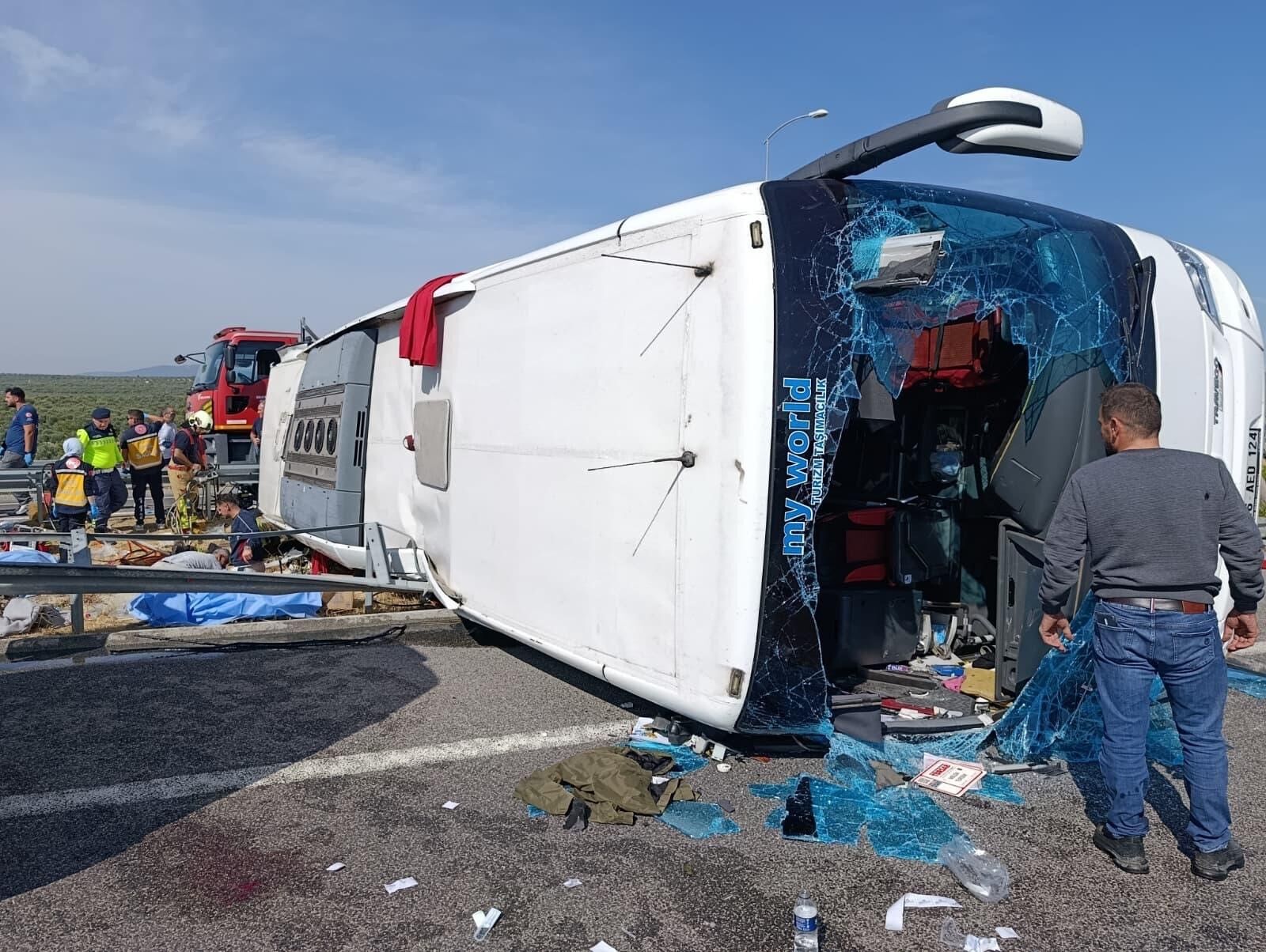 TIR ile yolcu otobüsü çarpıştı! 11 ölü, 27 yaralı